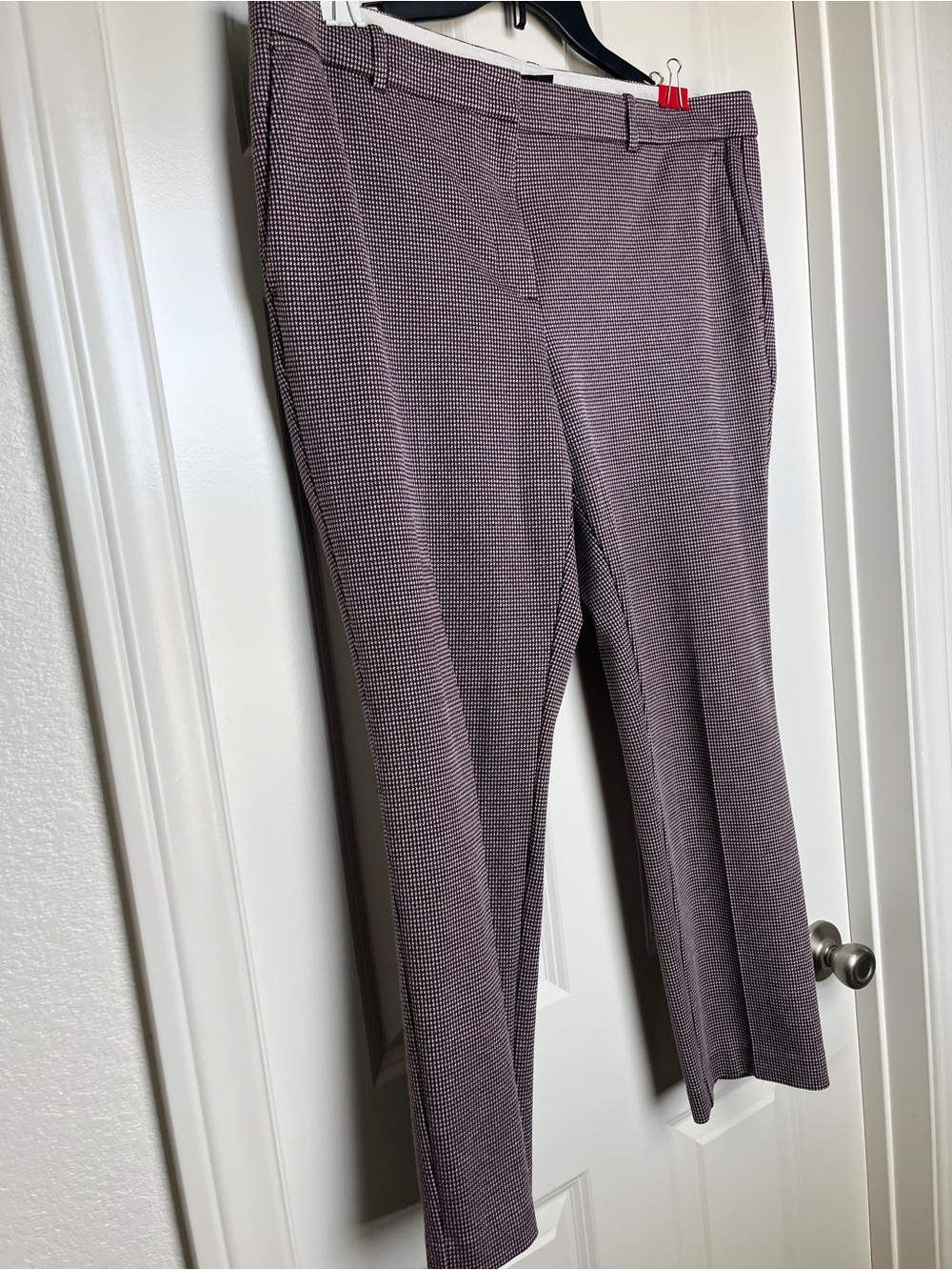 Ann Taylor Straight-Leg Pants in Mauve Houndstooth